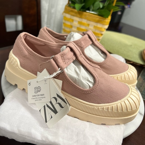 Zara Pointed Toe Shoe - Picture 3 of 5